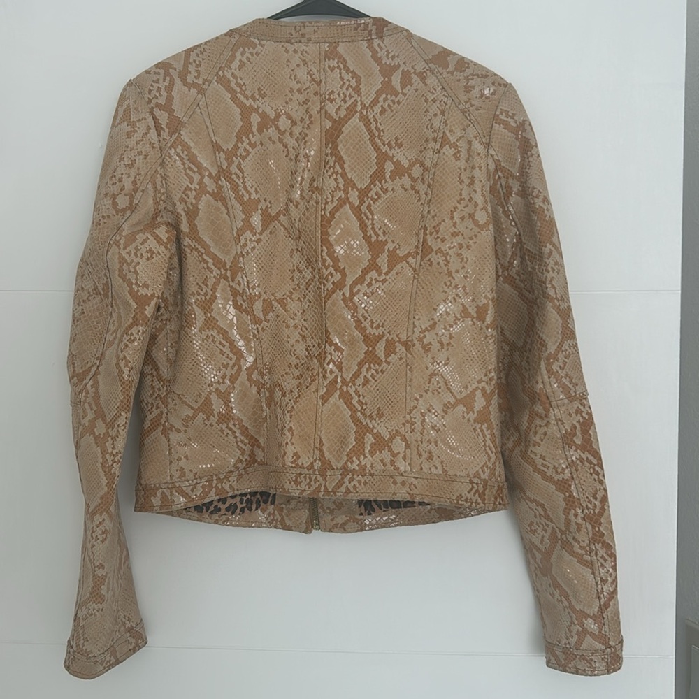 Leather jacket - Picture 8 of 12
